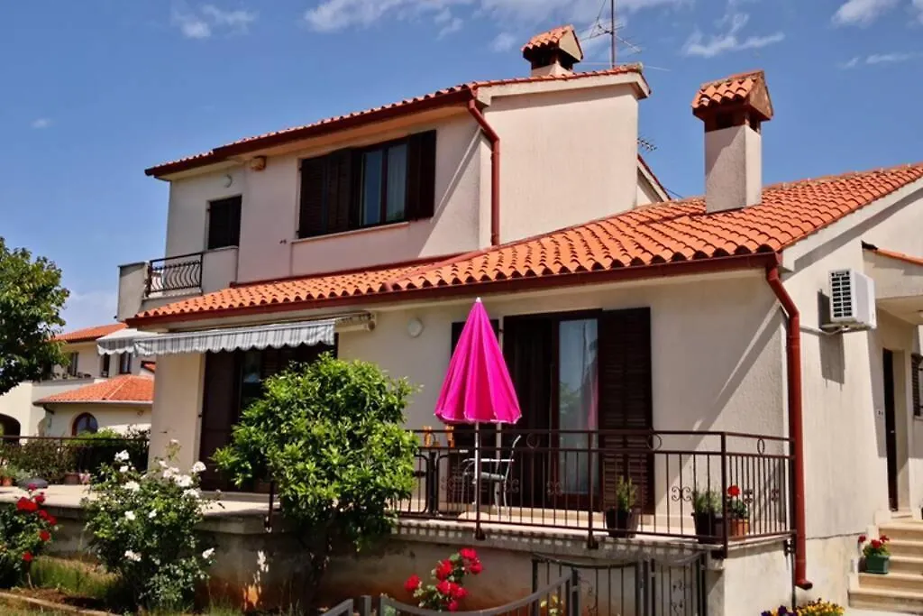 Apartment Vesna For 2, Free Parking And Wi-Fi Pula 0*,  Croatia