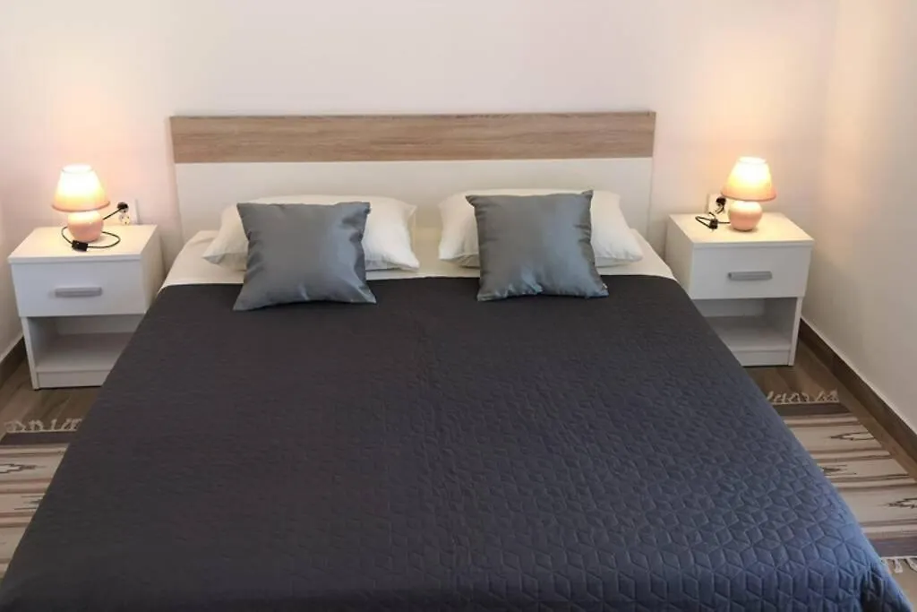 Apartment Vesna For 2, Free Parking And Wi-Fi Pula Croatia