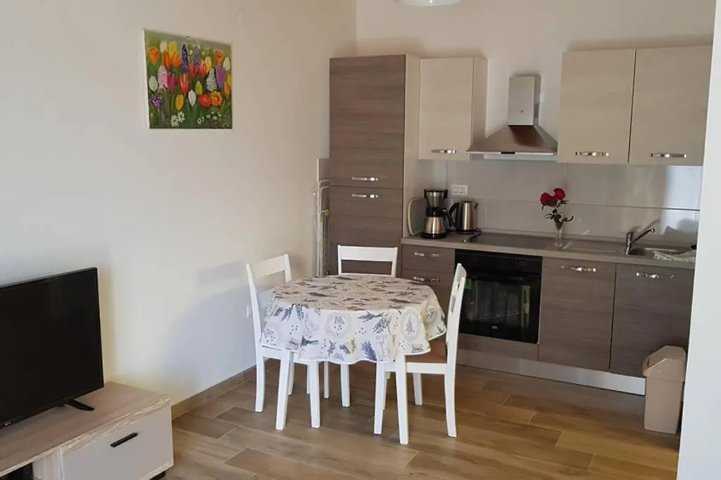 Apartment Vesna For 2, Free Parking And Wi-Fi Pula